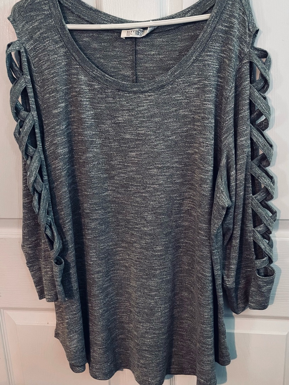 Terra & Sky Charcoal Gray Lace-Up Sleeve Pullover Top